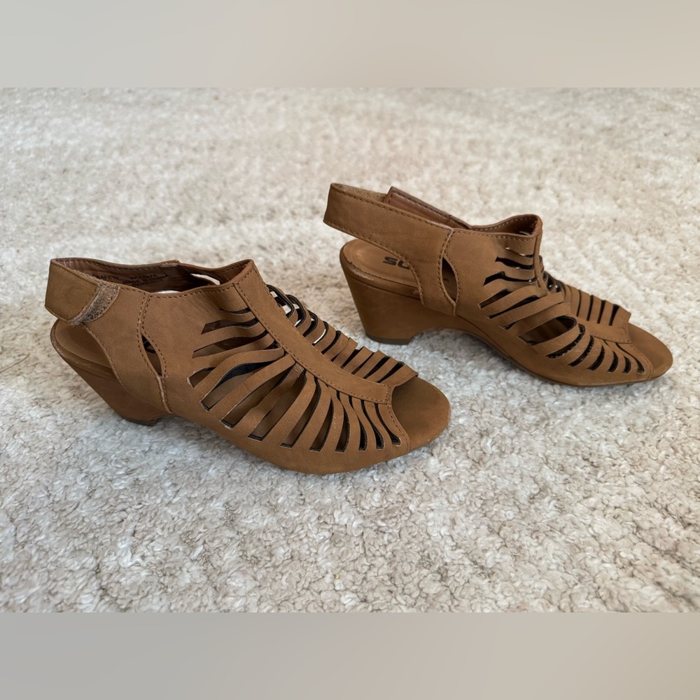 Soda girls cut out wedge heel sandals - approx size 13 - Picture 6 of 7